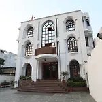 Oyo Flagship 11406 Indira Nagar