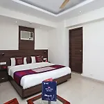 Oyo Flagship 11406 Indira Nagar