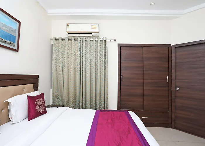 Oyo Flagship 11406 Indira Nagar